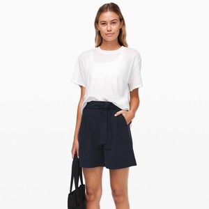 Lululemon Noir Short 5.5 inch